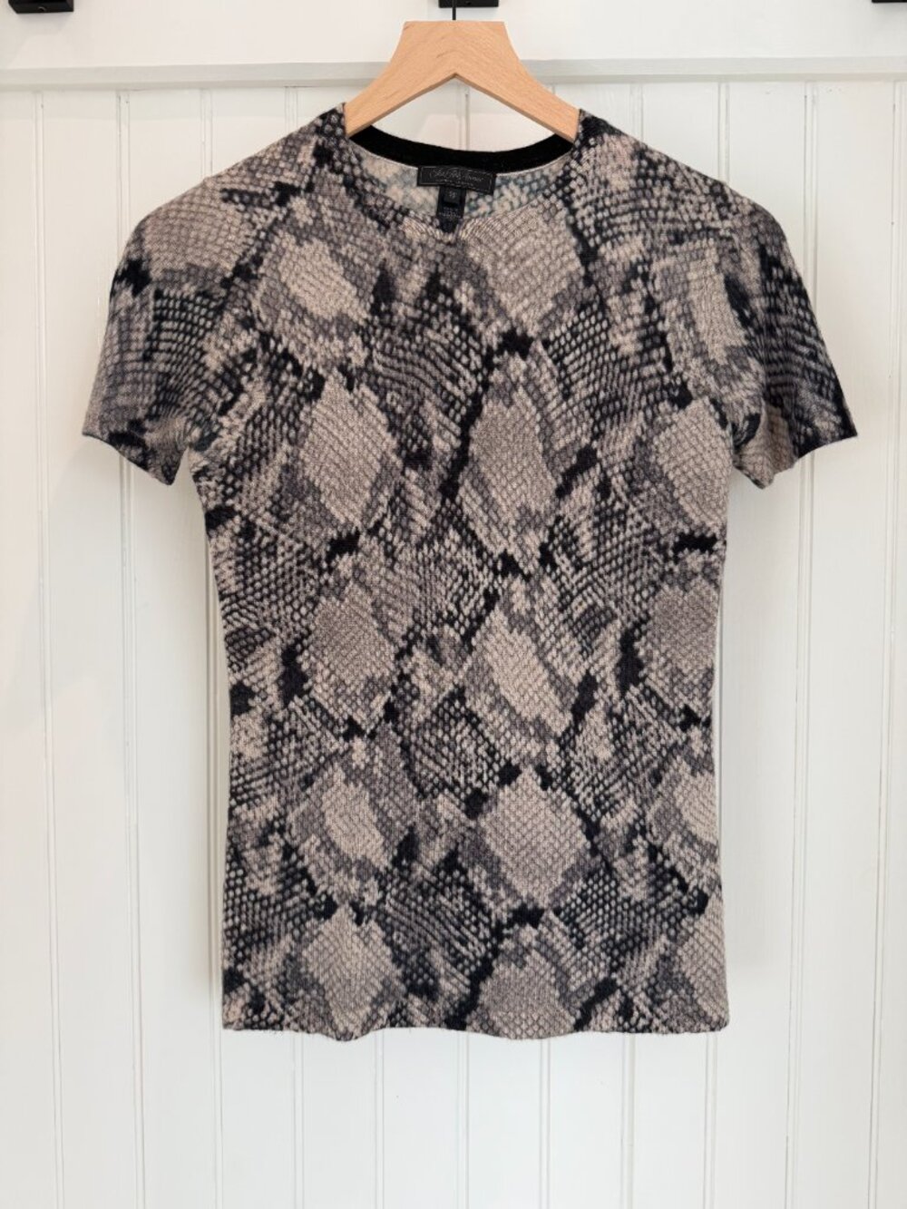 Saks Fifth Avenue Collection 100% Cashmere Snake Print Knit Tee XS